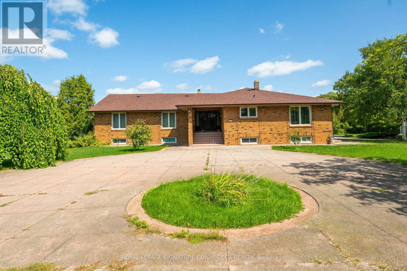 11 Julian Drive, Brampton (Bram East), Ontario  L6P 0L3 - Photo 10 - W12399507
