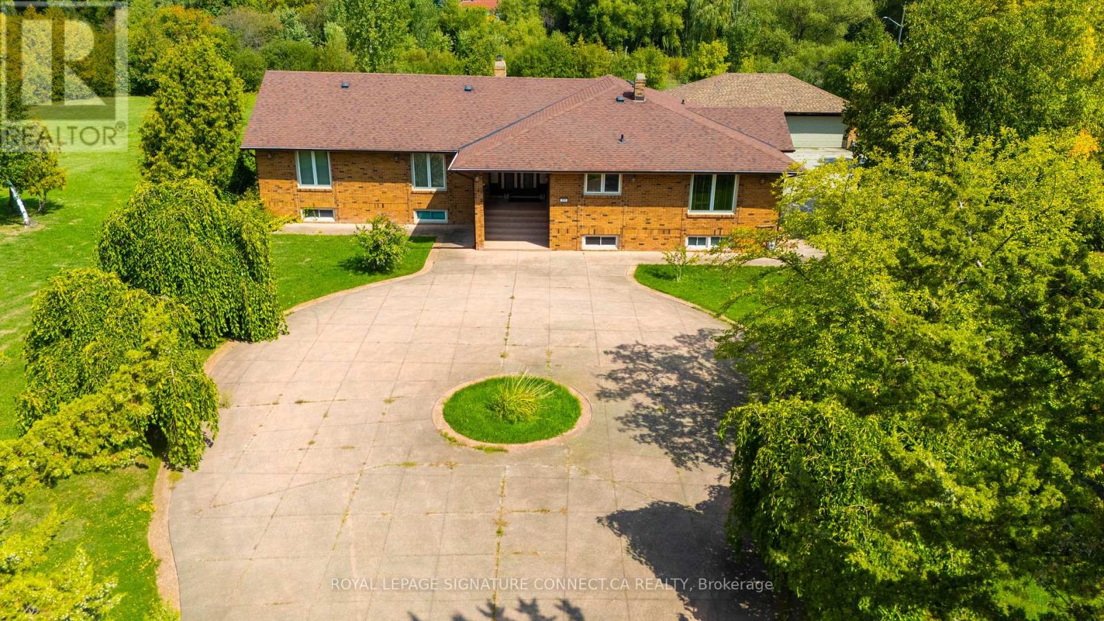 11 Julian Drive, Brampton (Bram East), Ontario  L6P 0L3 - Photo 12 - W12399507