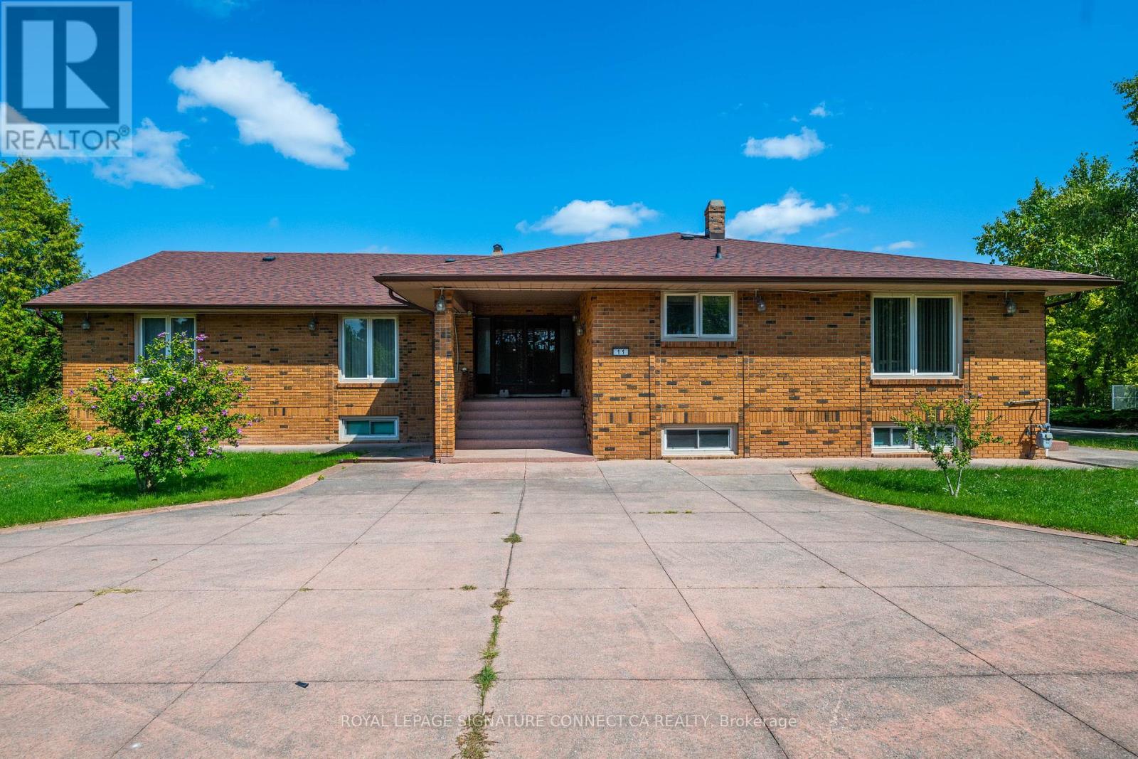 11 Julian Drive, Brampton (Bram East), Ontario  L6P 0L3 - Photo 9 - W12399507