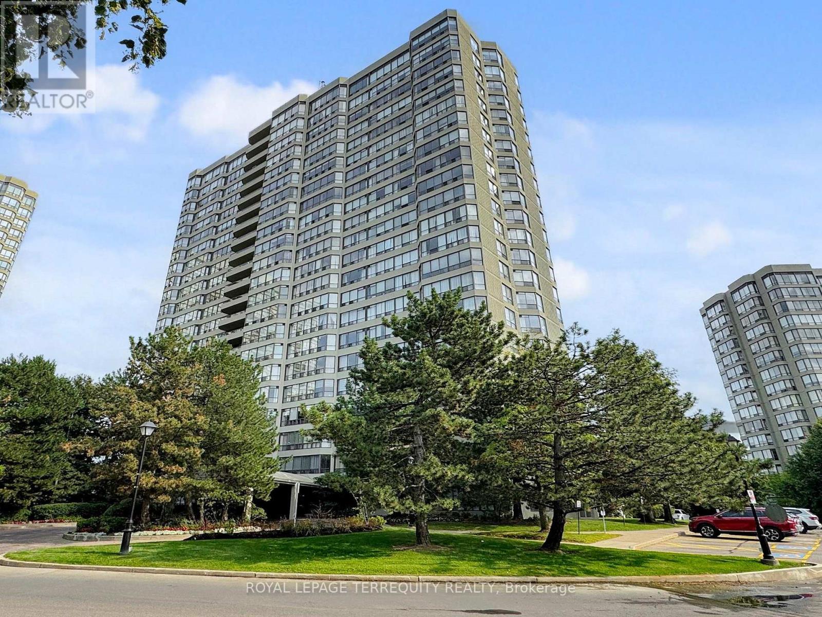 1709 - 24 Hanover Road, Brampton, Ontario  L6S 5K8 - Photo 1 - W12399511