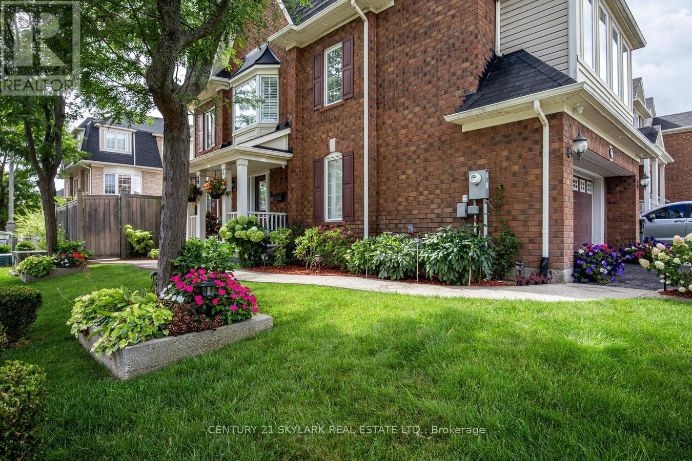 21 Decker Hollow Circle, Brampton, Ontario  L6X 0K9 - Photo 6 - W12399543