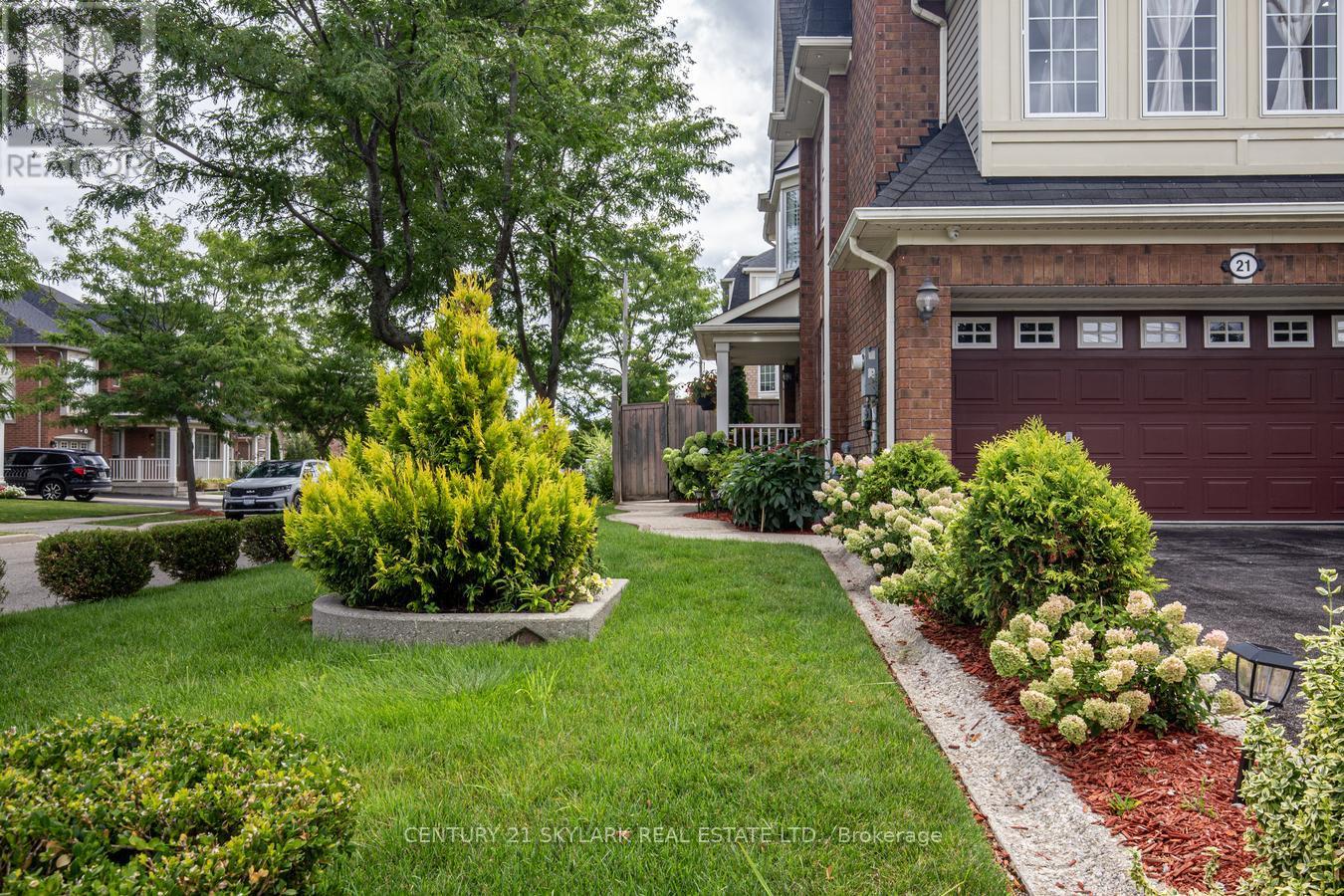 21 Decker Hollow Circle, Brampton, Ontario  L6X 0K9 - Photo 7 - W12399543