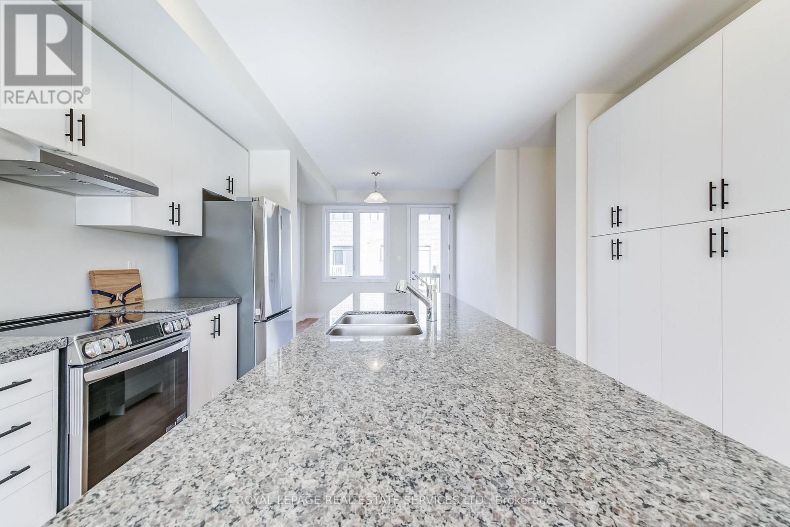 1387 Almonte Drive, Burlington, Ontario  L7P 0V6 - Photo 12 - W12399545