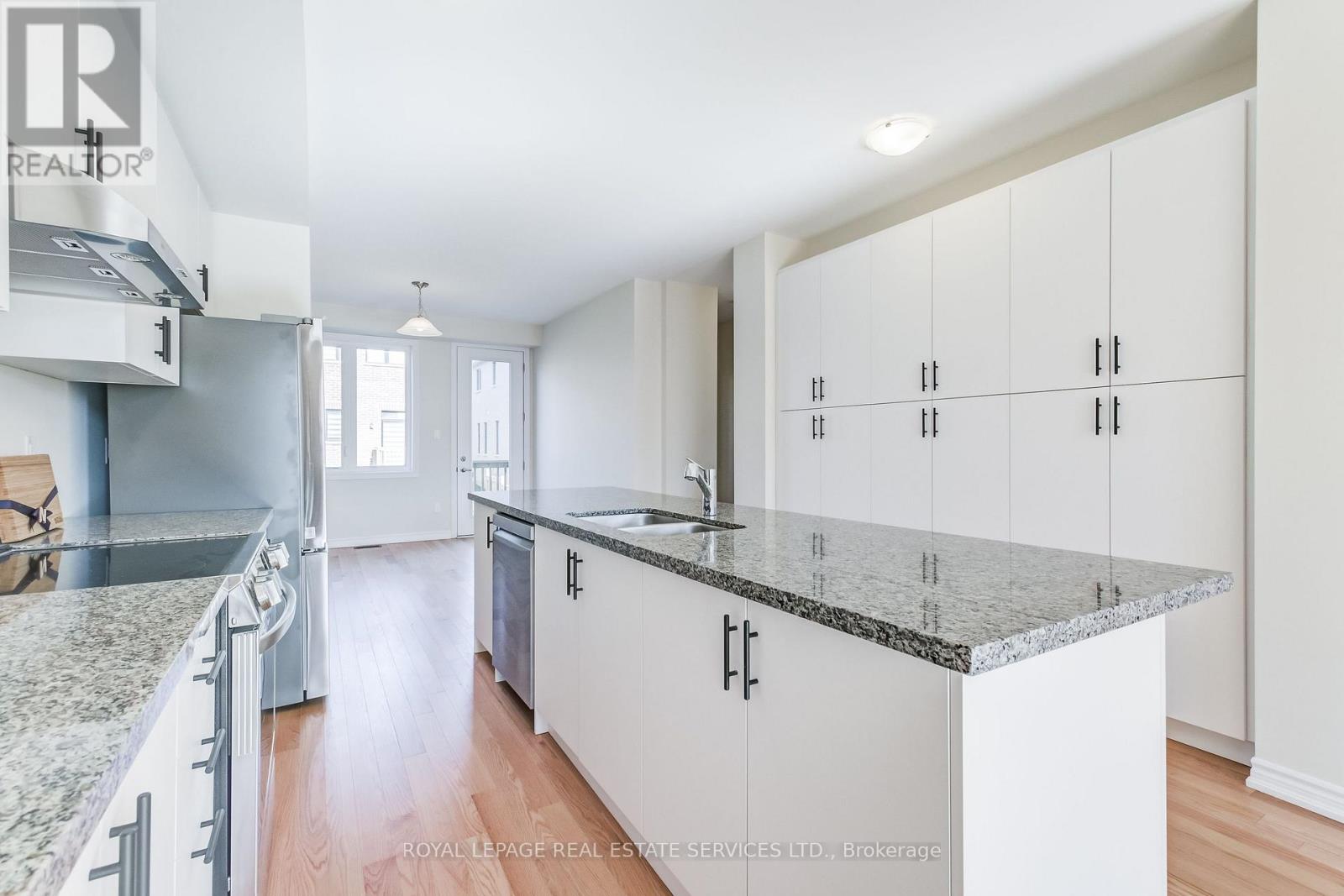 1387 Almonte Drive, Burlington, Ontario  L7P 0V6 - Photo 13 - W12399545
