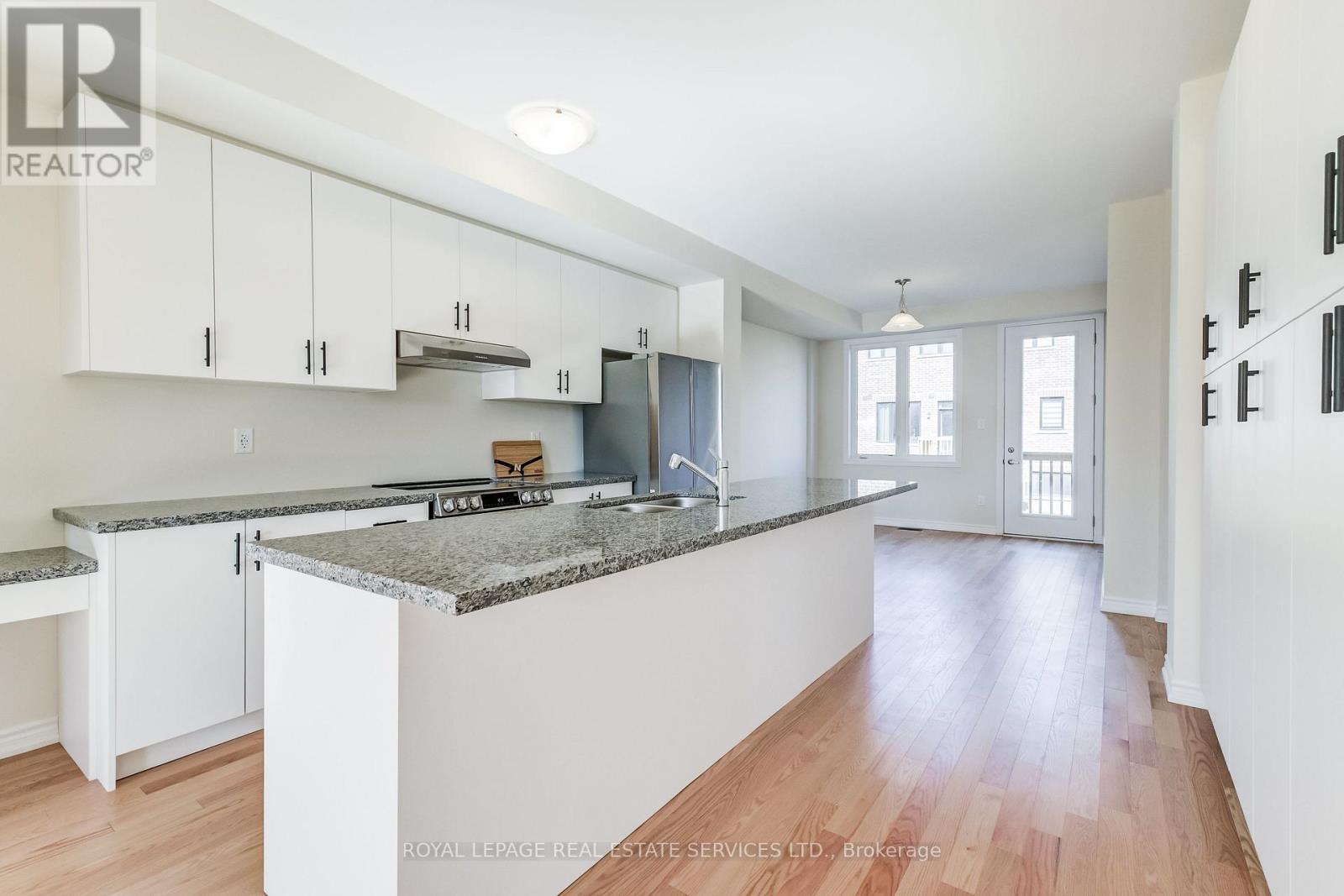 1387 Almonte Drive, Burlington, Ontario  L7P 0V6 - Photo 14 - W12399545
