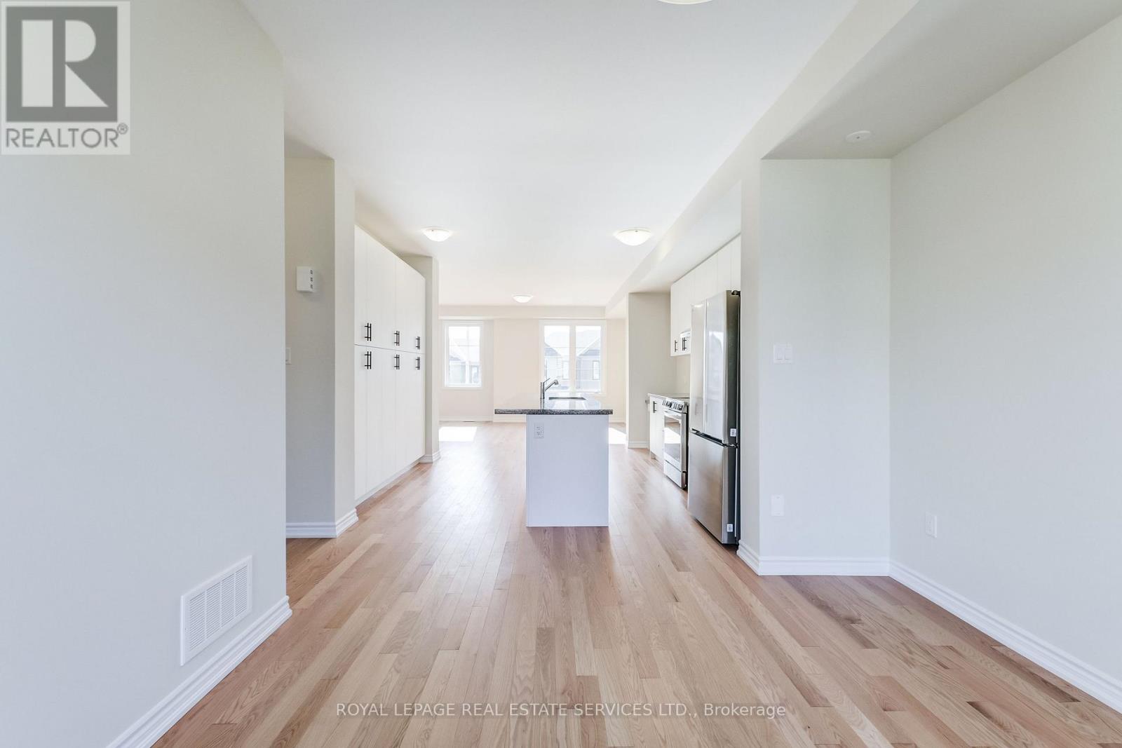 1387 Almonte Drive, Burlington, Ontario  L7P 0V6 - Photo 16 - W12399545