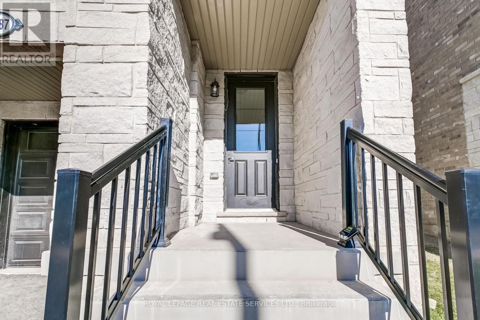 1387 Almonte Drive, Burlington, Ontario  L7P 0V6 - Photo 2 - W12399545