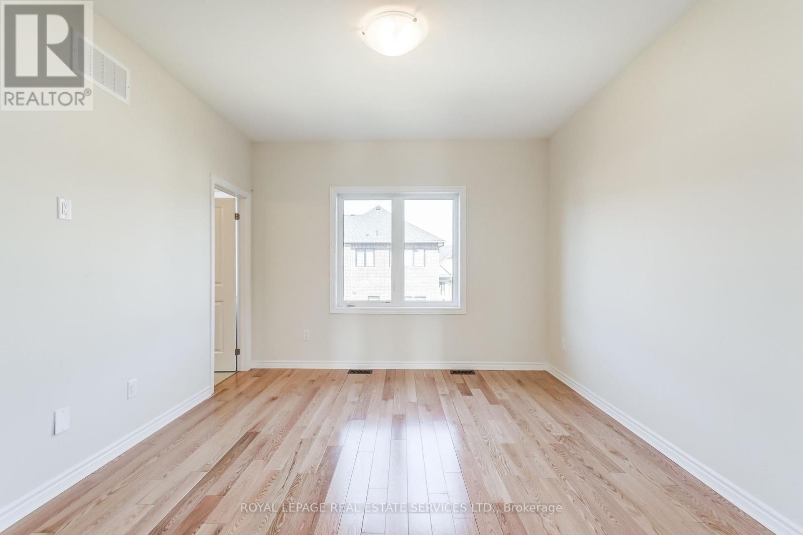 1387 Almonte Drive, Burlington, Ontario  L7P 0V6 - Photo 20 - W12399545