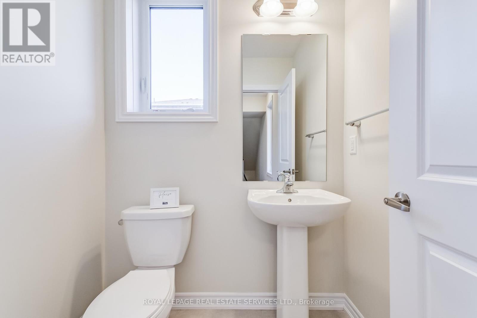 1387 Almonte Drive, Burlington, Ontario  L7P 0V6 - Photo 8 - W12399545