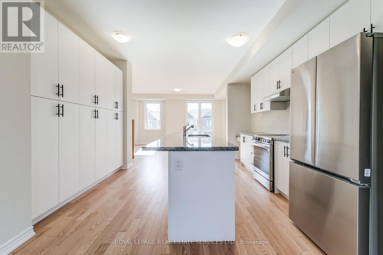 1387 Almonte Drive, Burlington, Ontario  L7P 0V6 - Photo 9 - W12399545