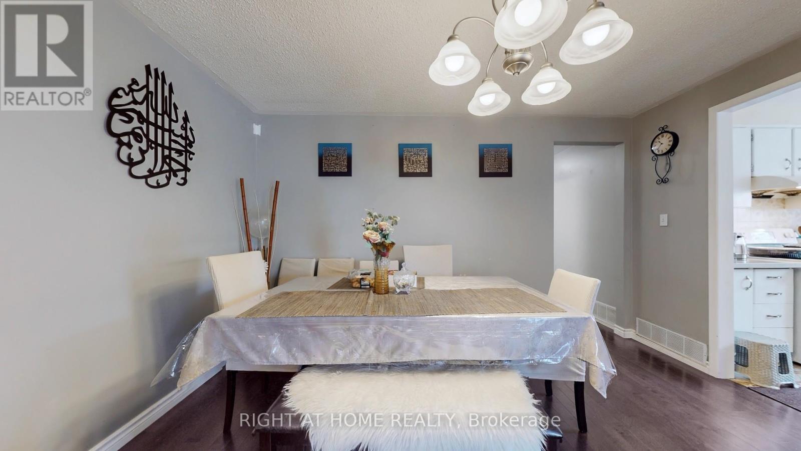 3456 Oakglade Crescent, Mississauga, Ontario  L5C 1X5 - Photo 11 - W12399593
