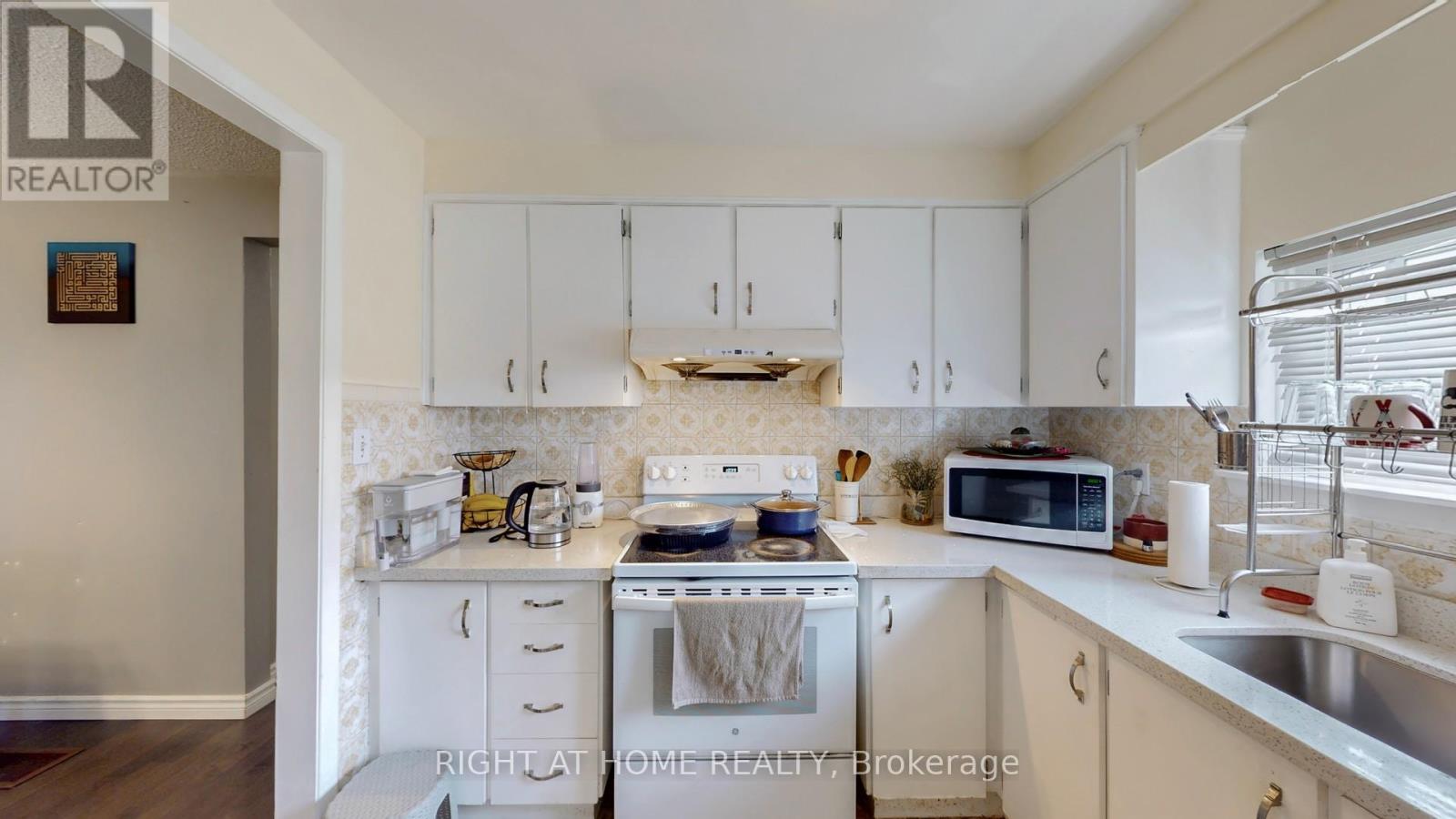 3456 Oakglade Crescent, Mississauga, Ontario  L5C 1X5 - Photo 14 - W12399593