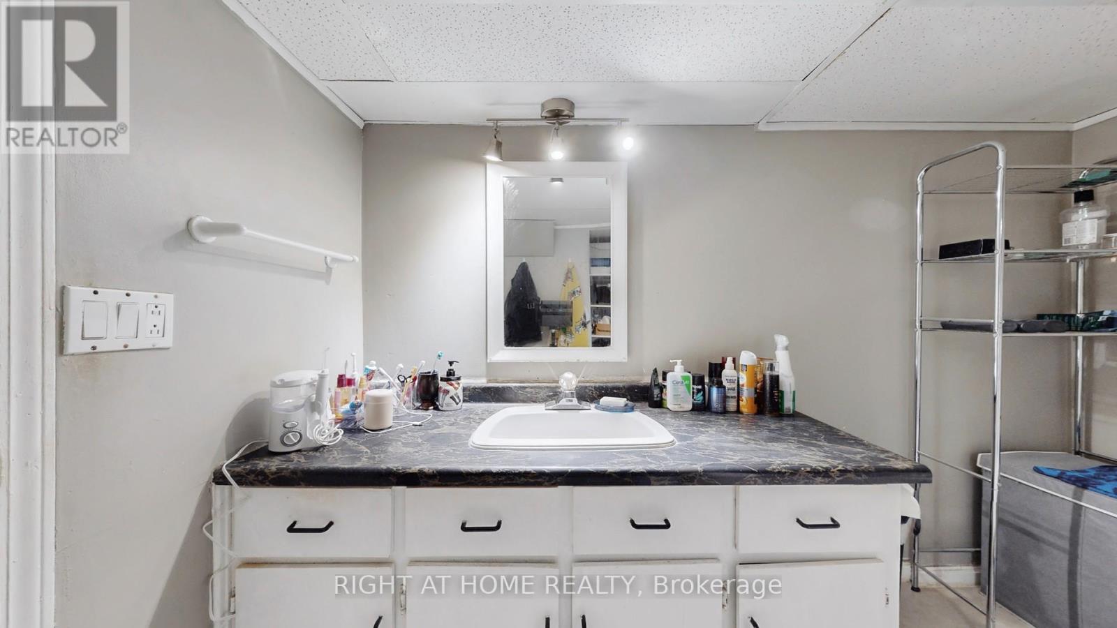 3456 Oakglade Crescent, Mississauga, Ontario  L5C 1X5 - Photo 42 - W12399593
