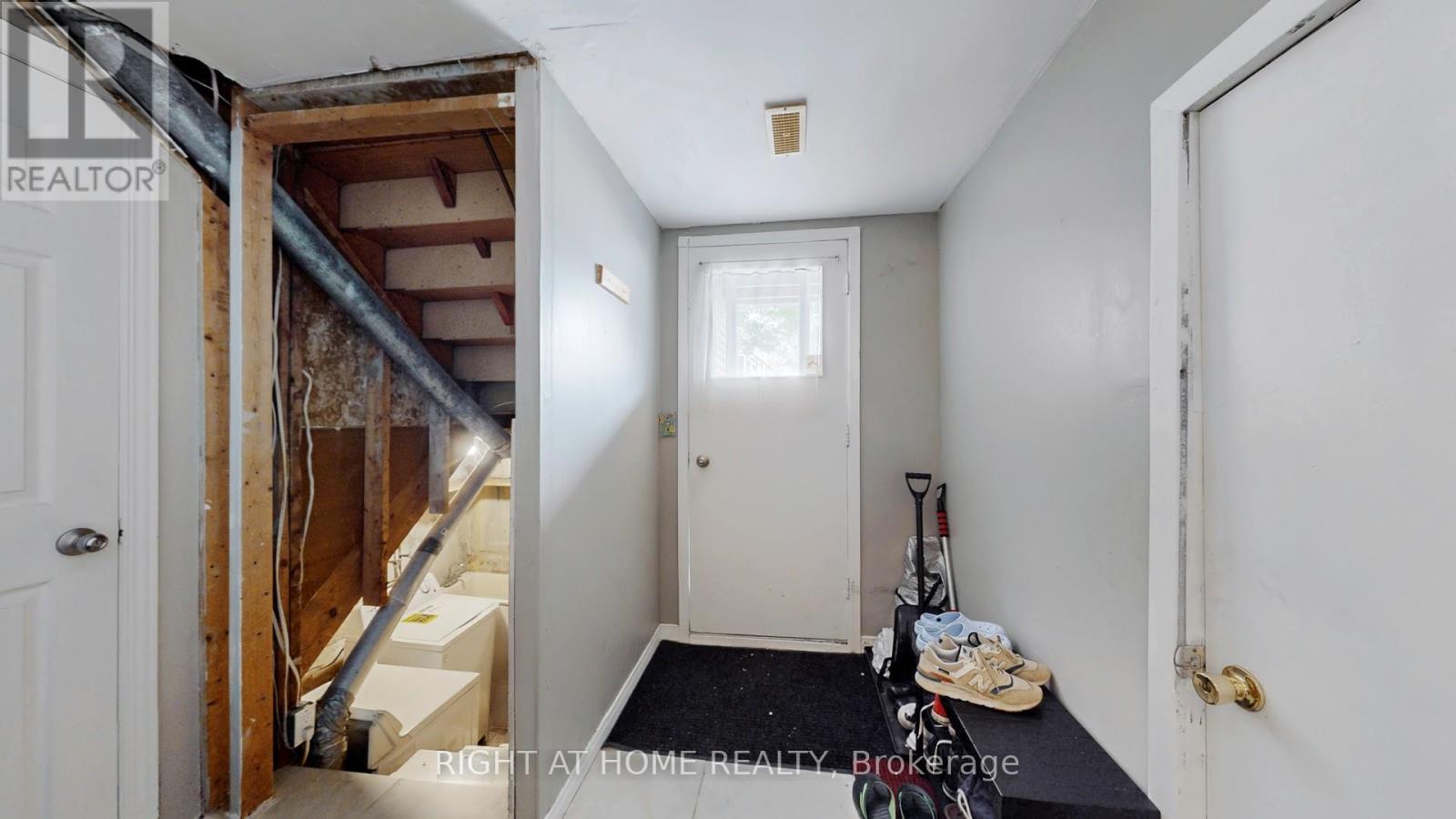 3456 Oakglade Crescent, Mississauga, Ontario  L5C 1X5 - Photo 45 - W12399593