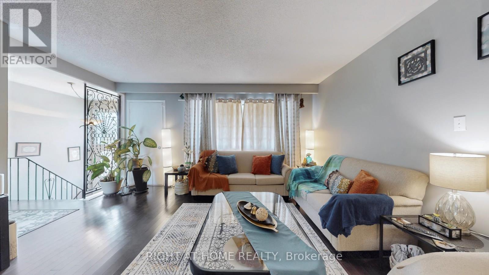 3456 Oakglade Crescent, Mississauga, Ontario  L5C 1X5 - Photo 7 - W12399593