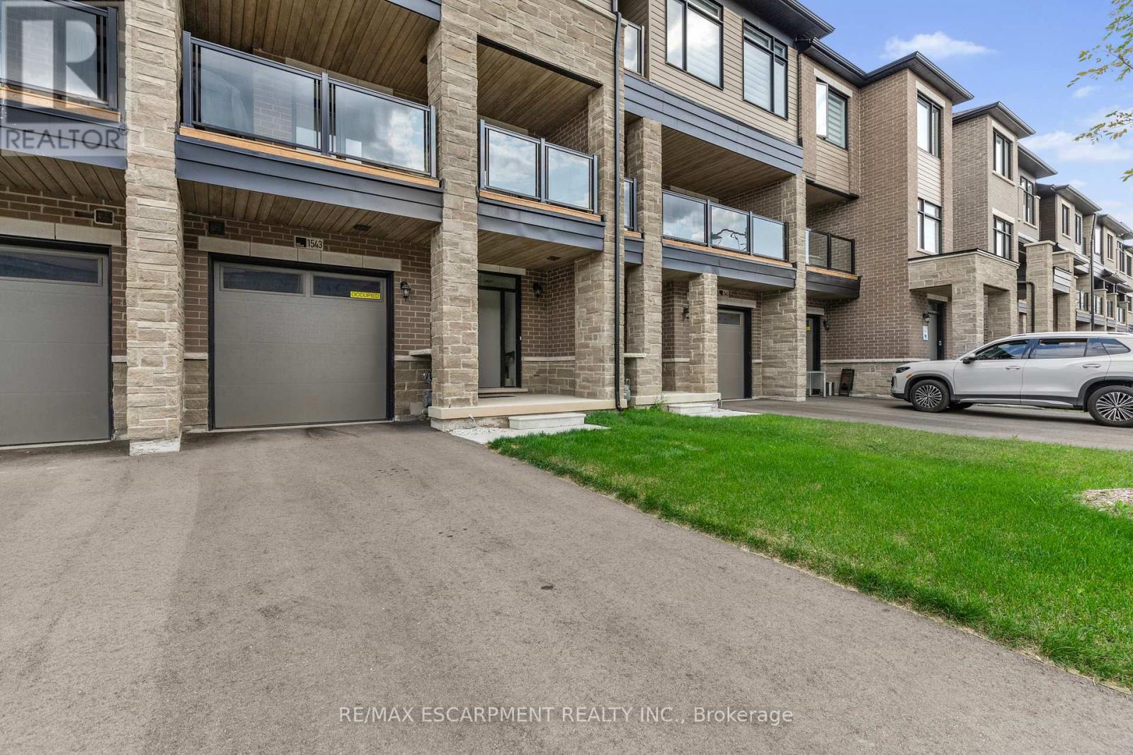 1543 Hilson Heights, Milton, Ontario  L9T 7E7 - Photo 2 - W12399609
