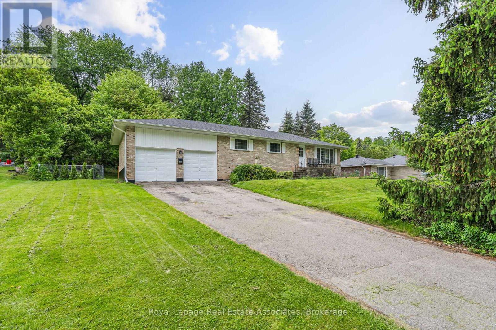112 PARK STREET E, Halton Hills, Ontario