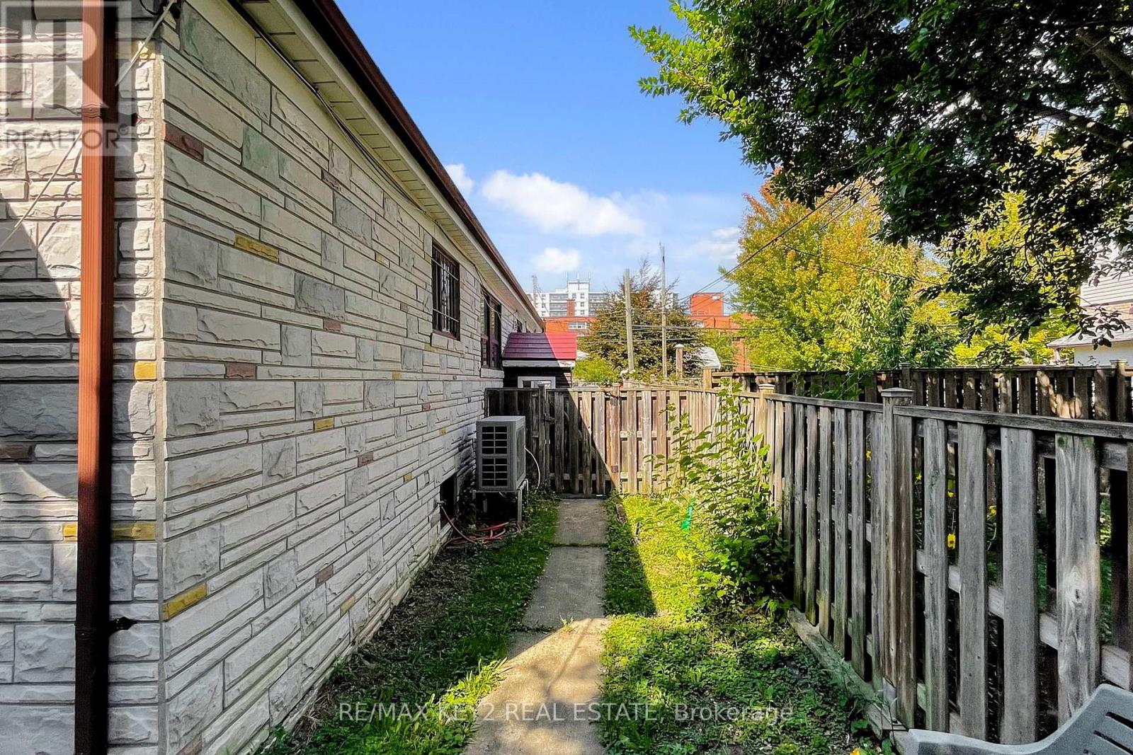 137 Newlands Avenue, Toronto, Ontario  M1L 1S2 - Photo 14 - E12391927