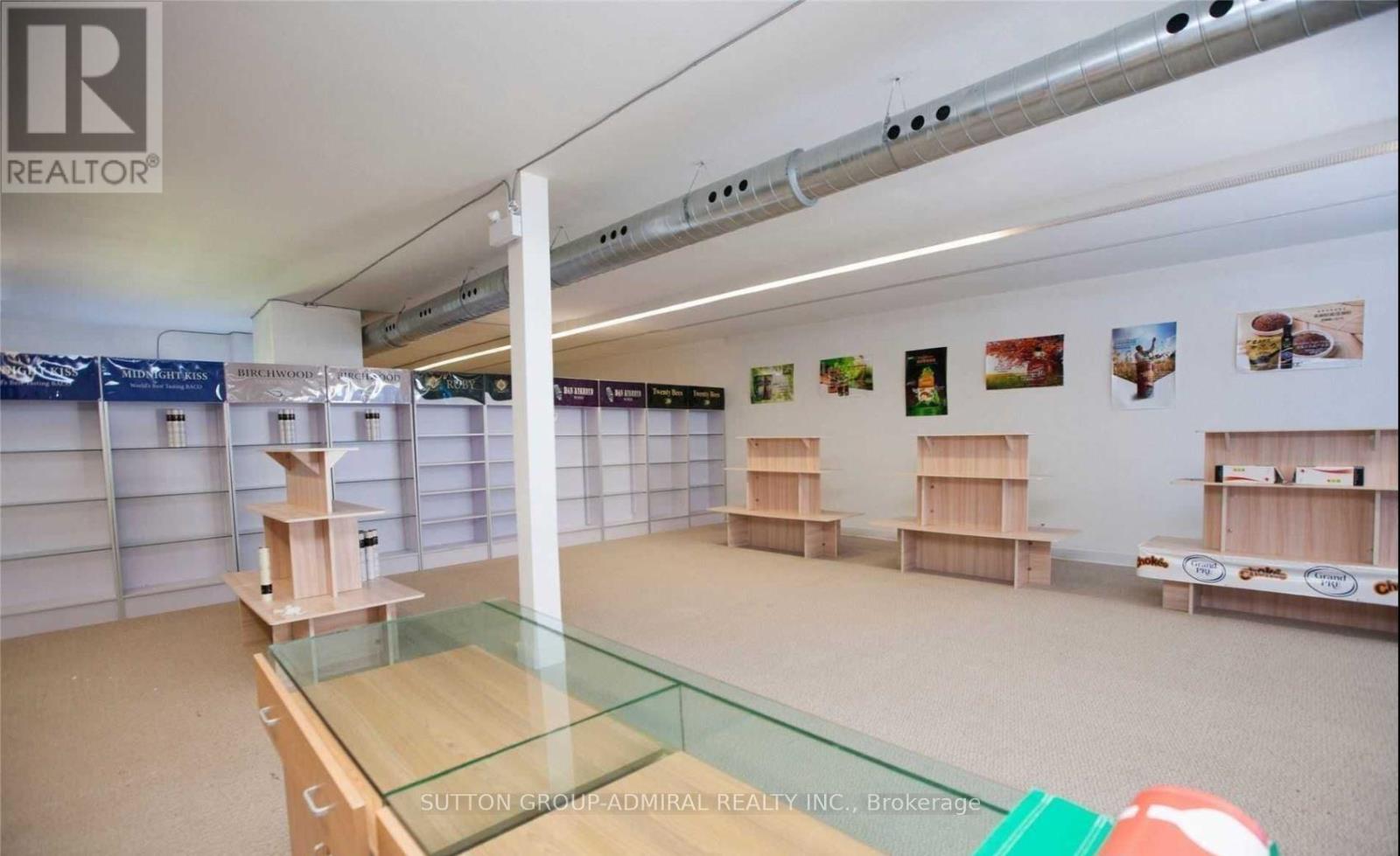 4507 Queen Street, Niagara Falls, Ontario  L2E 2L4 - Photo 3 - X12399516