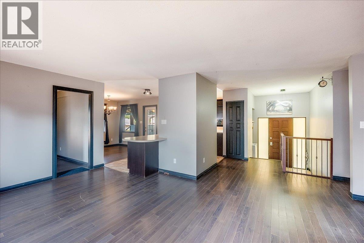 1056 Clarke Road, Castlegar, British Columbia  V0G 1X0 - Photo 12 - 10355413