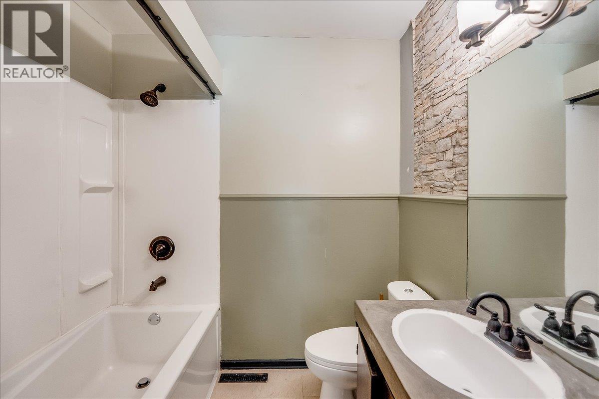 1056 Clarke Road, Castlegar, British Columbia  V0G 1X0 - Photo 28 - 10355413
