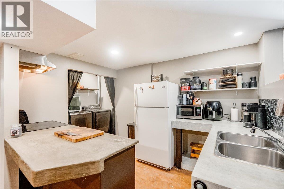 1056 Clarke Road, Castlegar, British Columbia  V0G 1X0 - Photo 35 - 10355413