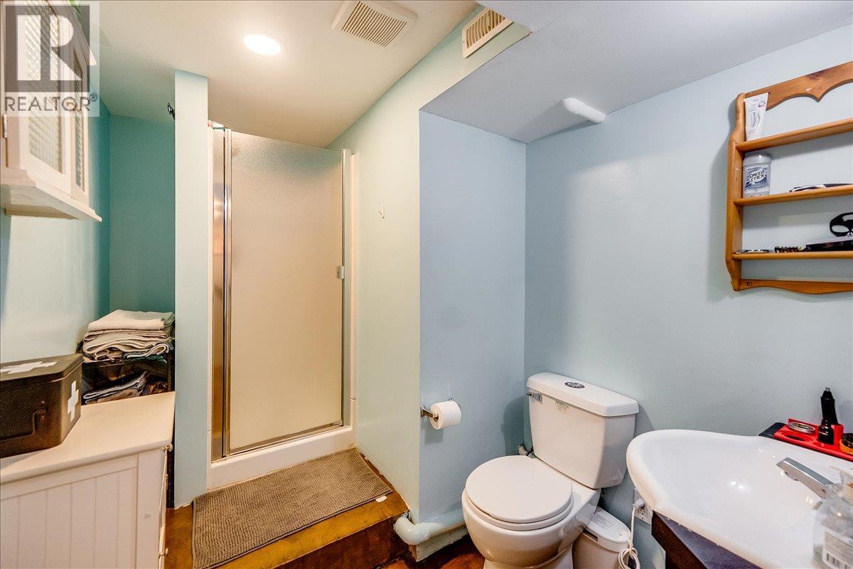 1056 Clarke Road, Castlegar, British Columbia  V0G 1X0 - Photo 38 - 10355413