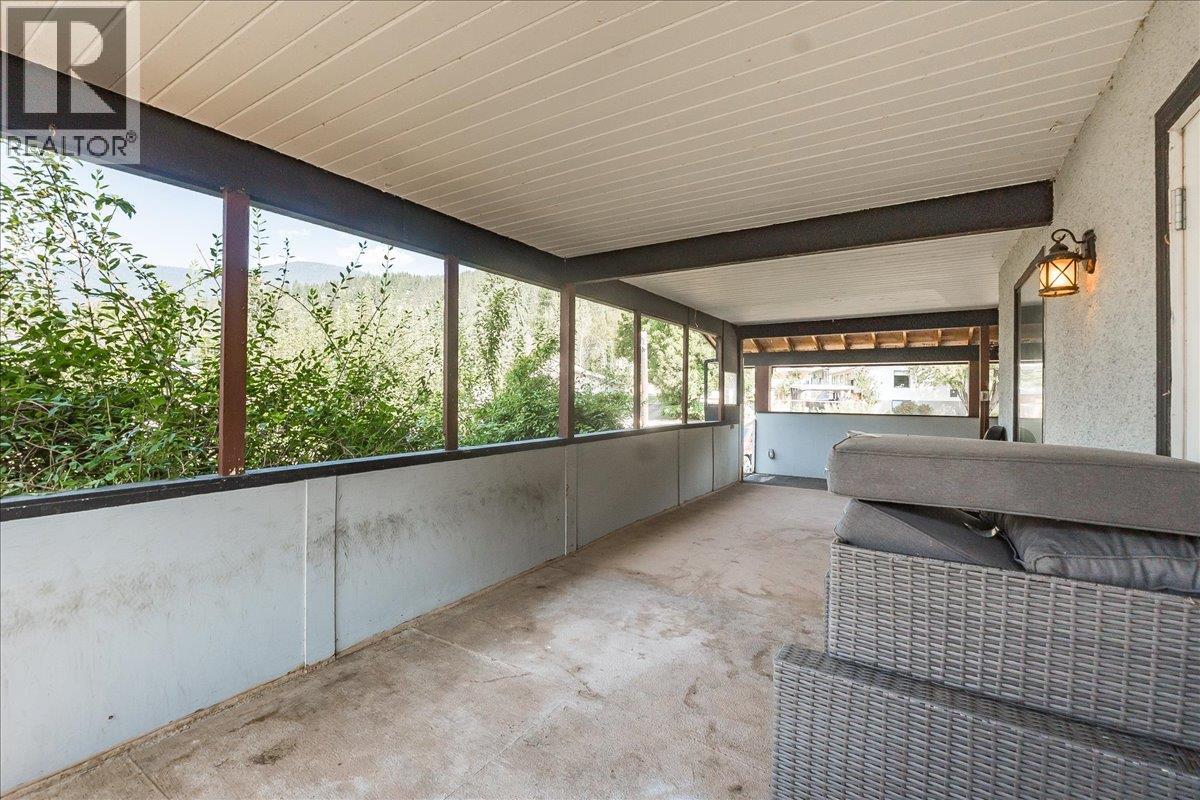 1056 Clarke Road, Castlegar, British Columbia  V0G 1X0 - Photo 46 - 10355413