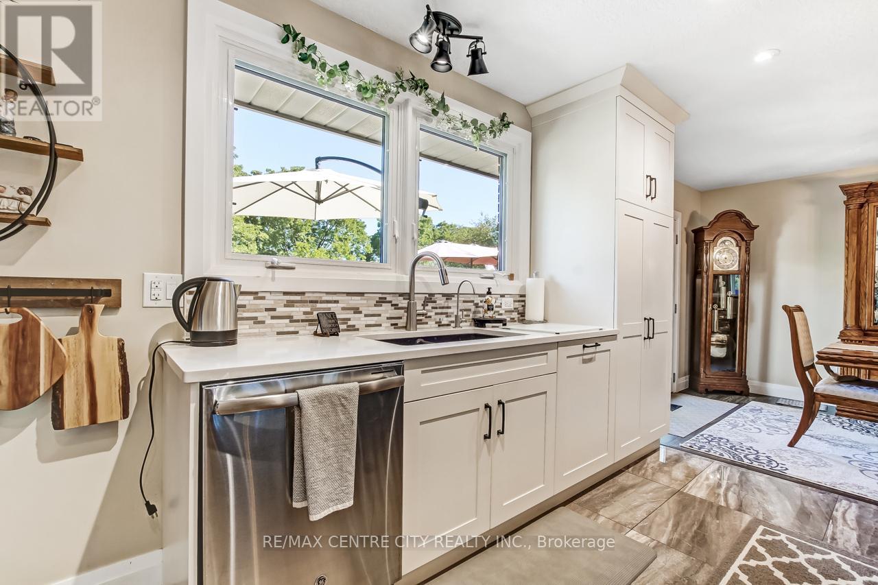 42610 Walnut Street, Central Elgin, Ontario  N0L 2L0 - Photo 11 - X12399855