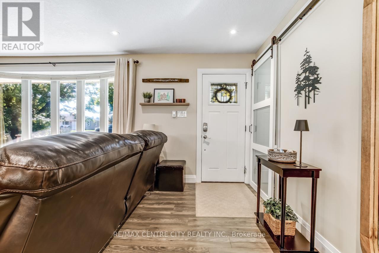 42610 Walnut Street, Central Elgin, Ontario  N0L 2L0 - Photo 4 - X12399855