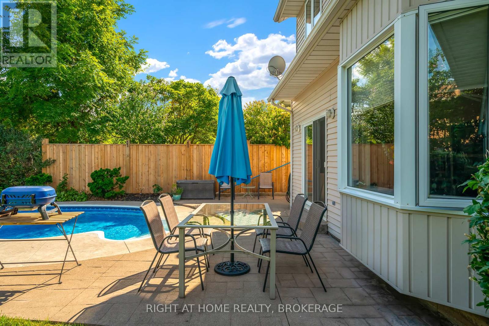 11 N Service Road, Grimsby, Ontario  L3M 4M4 - Photo 13 - X12399897