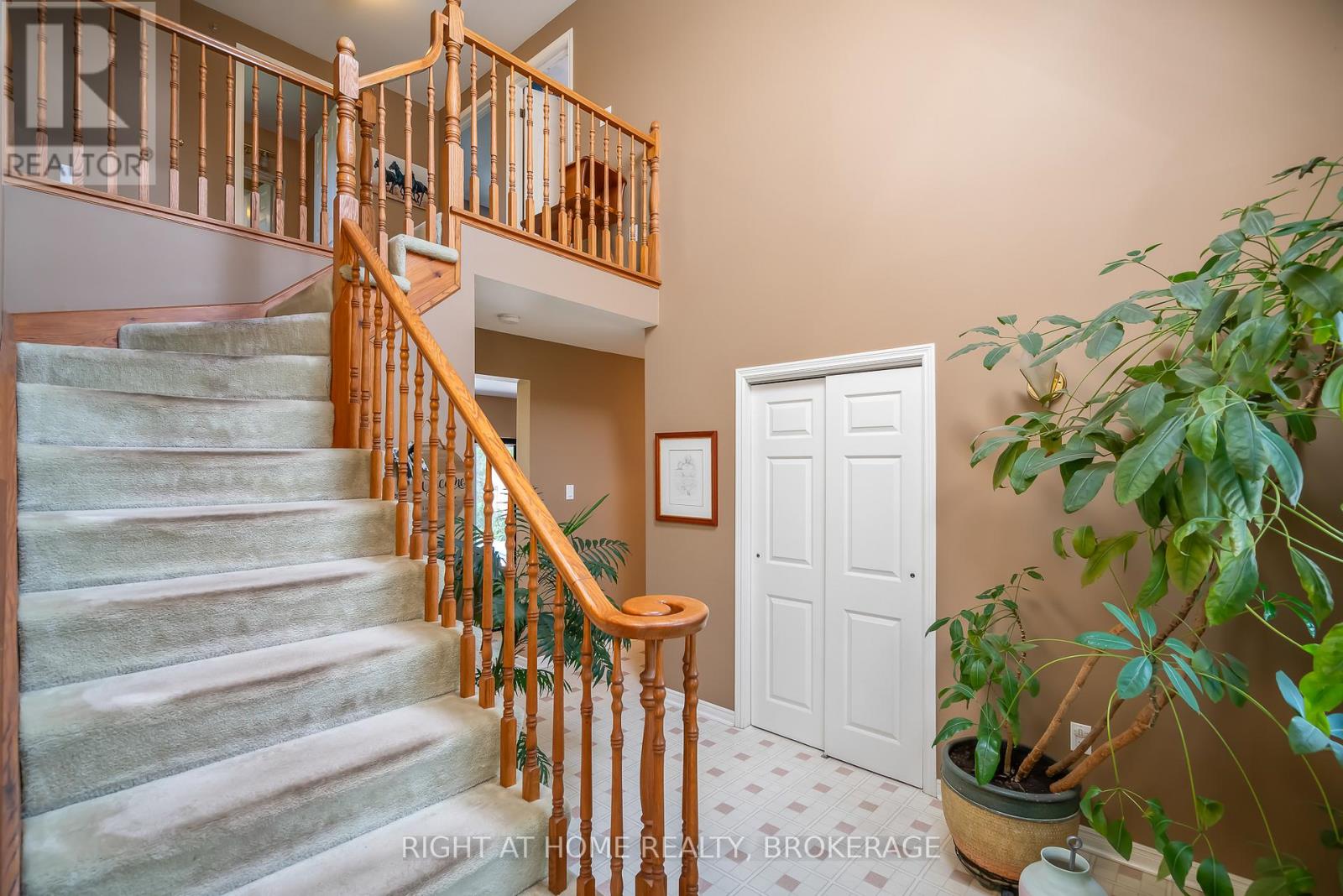 11 N Service Road, Grimsby, Ontario  L3M 4M4 - Photo 15 - X12399897