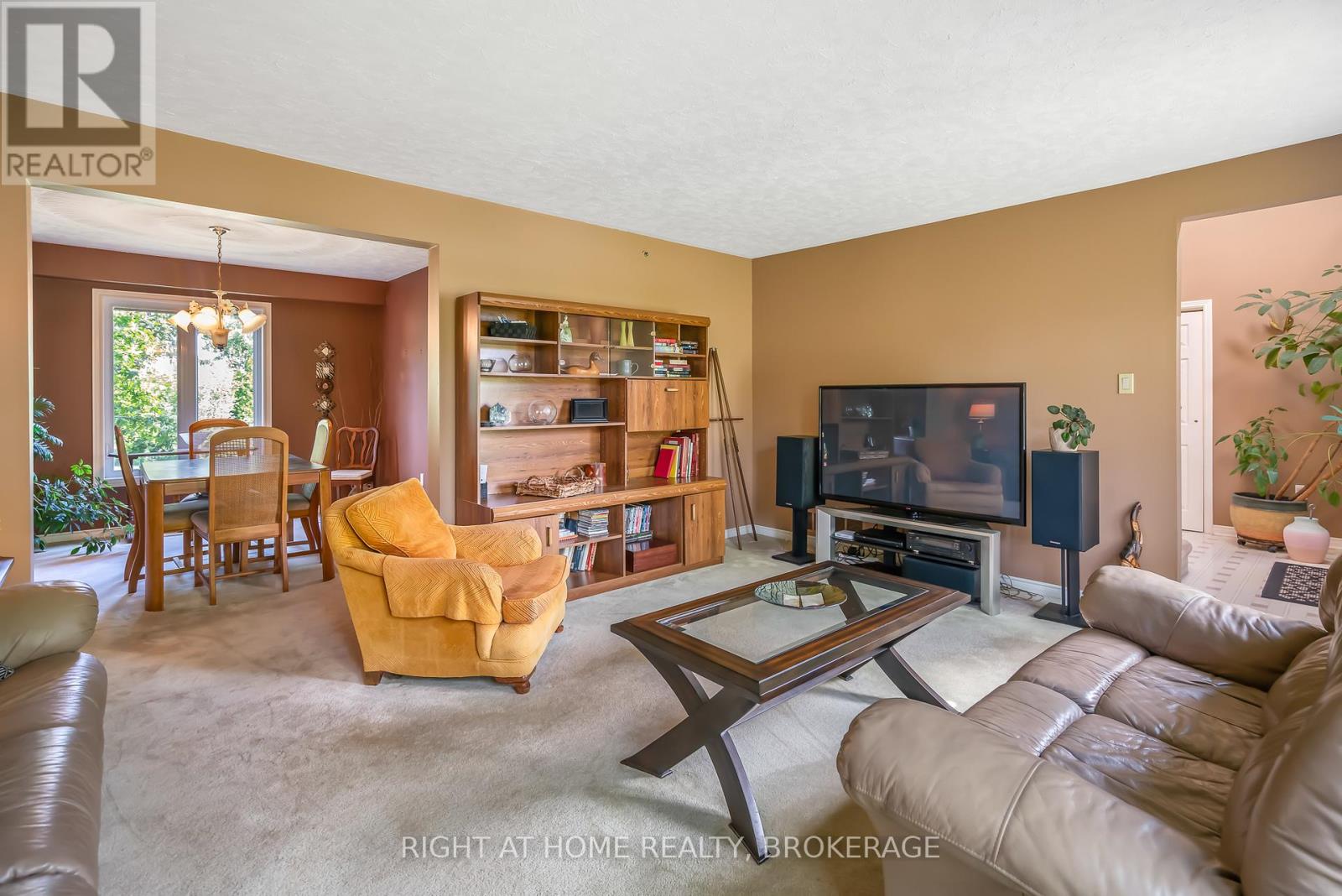 11 N Service Road, Grimsby, Ontario  L3M 4M4 - Photo 18 - X12399897