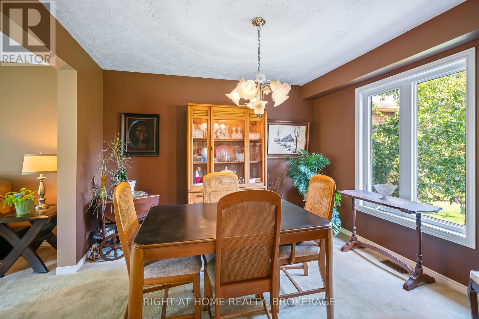 11 N Service Road, Grimsby, Ontario  L3M 4M4 - Photo 20 - X12399897