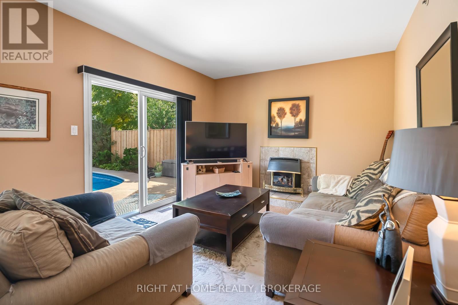 11 N Service Road, Grimsby, Ontario  L3M 4M4 - Photo 26 - X12399897