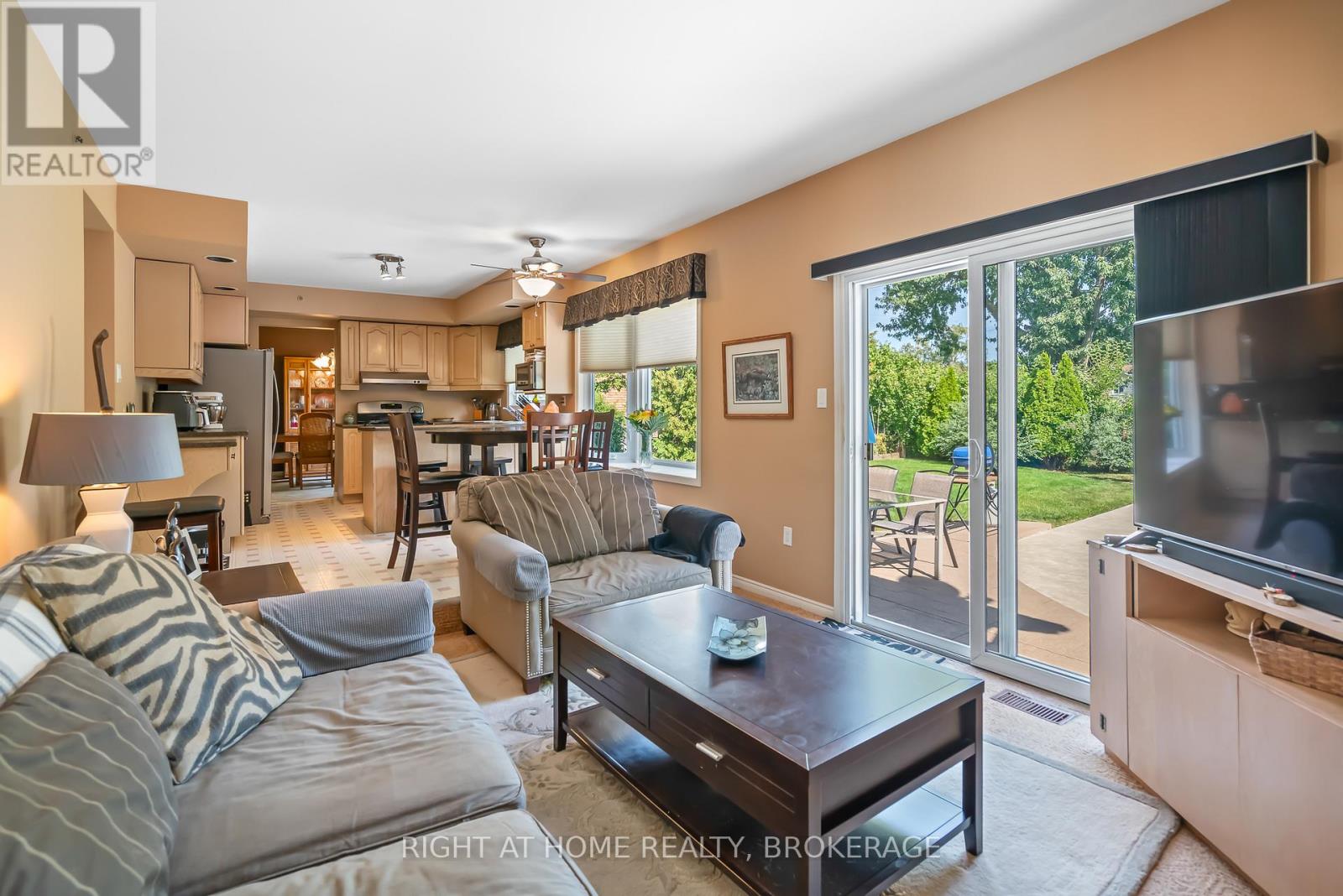 11 N Service Road, Grimsby, Ontario  L3M 4M4 - Photo 27 - X12399897