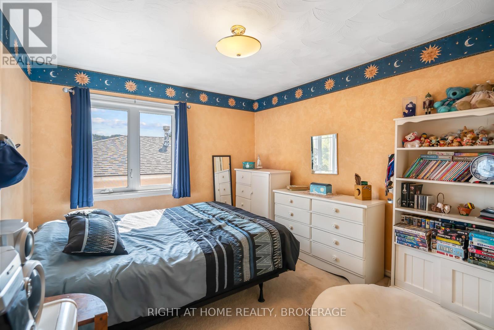11 N Service Road, Grimsby, Ontario  L3M 4M4 - Photo 33 - X12399897