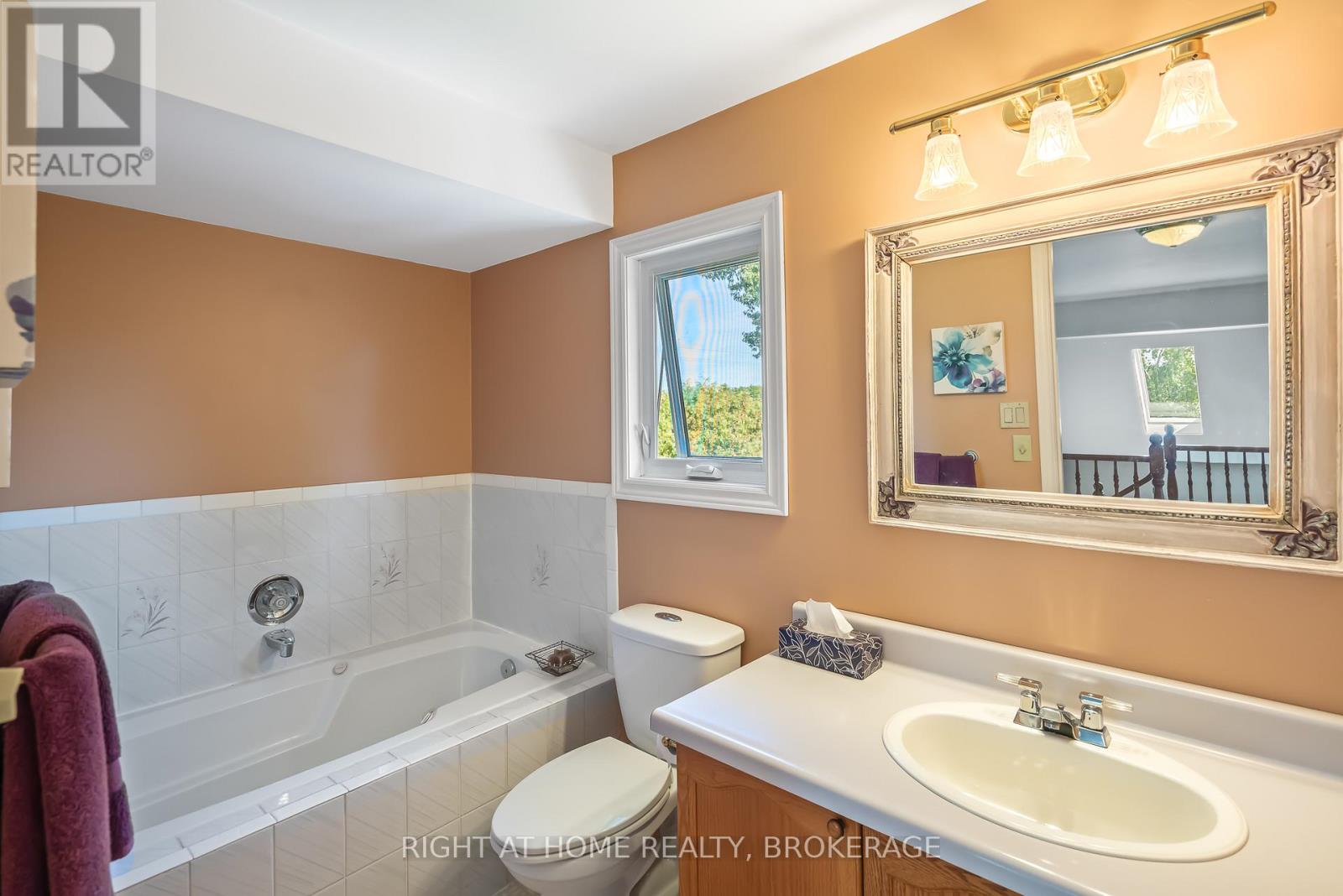 11 N Service Road, Grimsby, Ontario  L3M 4M4 - Photo 35 - X12399897