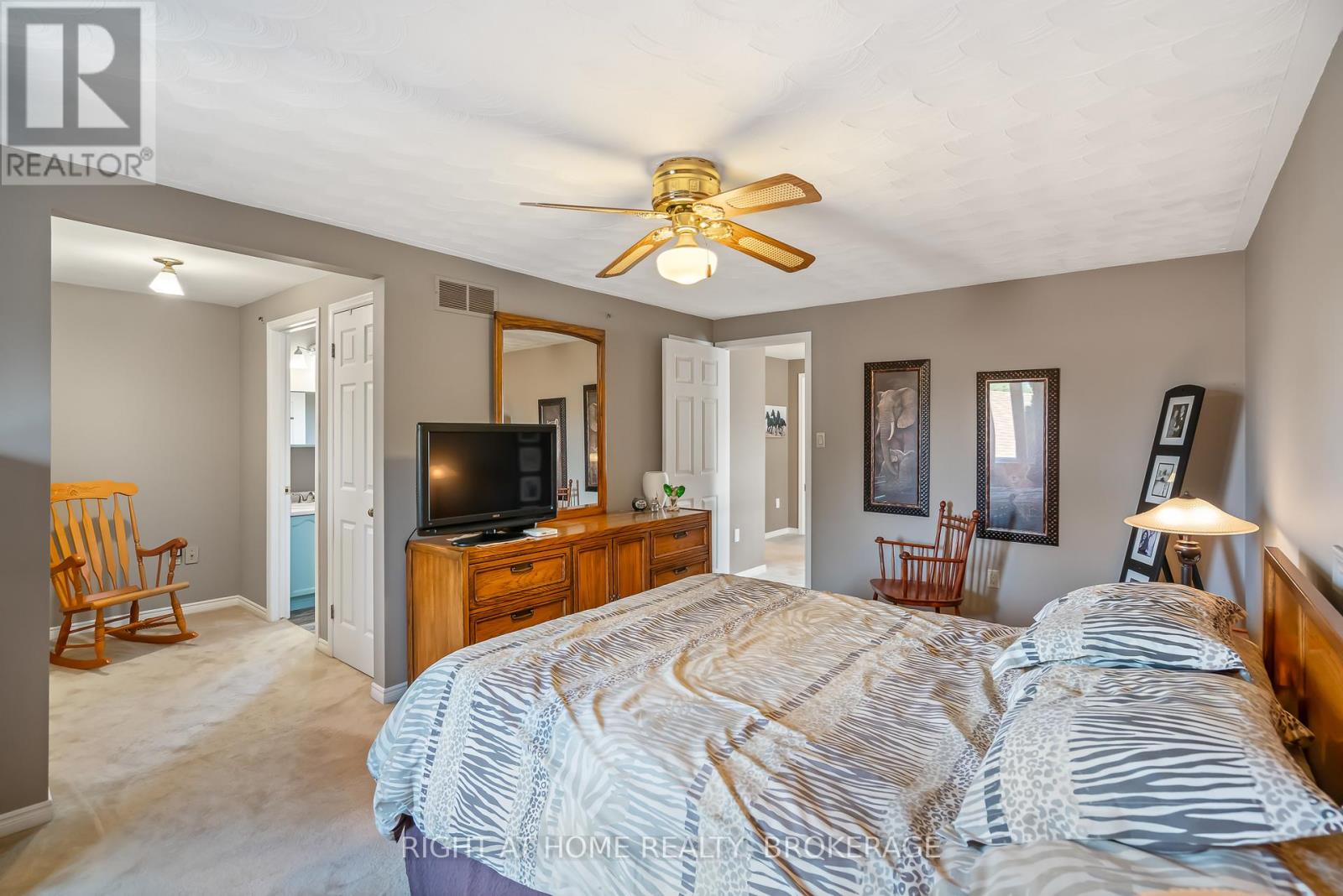 11 N Service Road, Grimsby, Ontario  L3M 4M4 - Photo 37 - X12399897