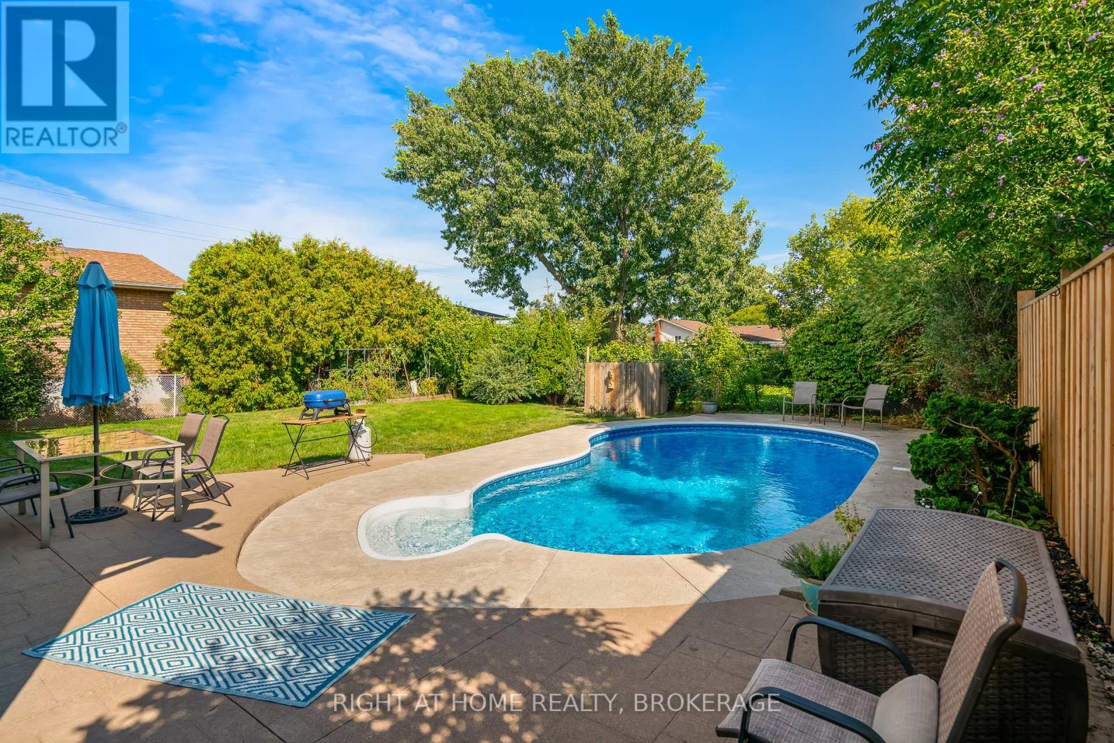 11 N Service Road, Grimsby, Ontario  L3M 4M4 - Photo 6 - X12399897