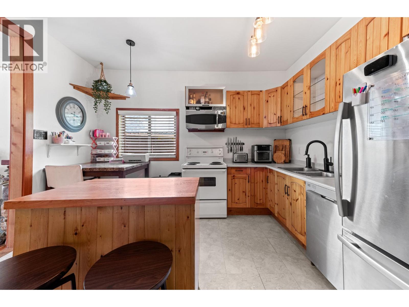 1052 5th Avenue, Fernie, British Columbia  V0B 1M0 - Photo 17 - 10361415
