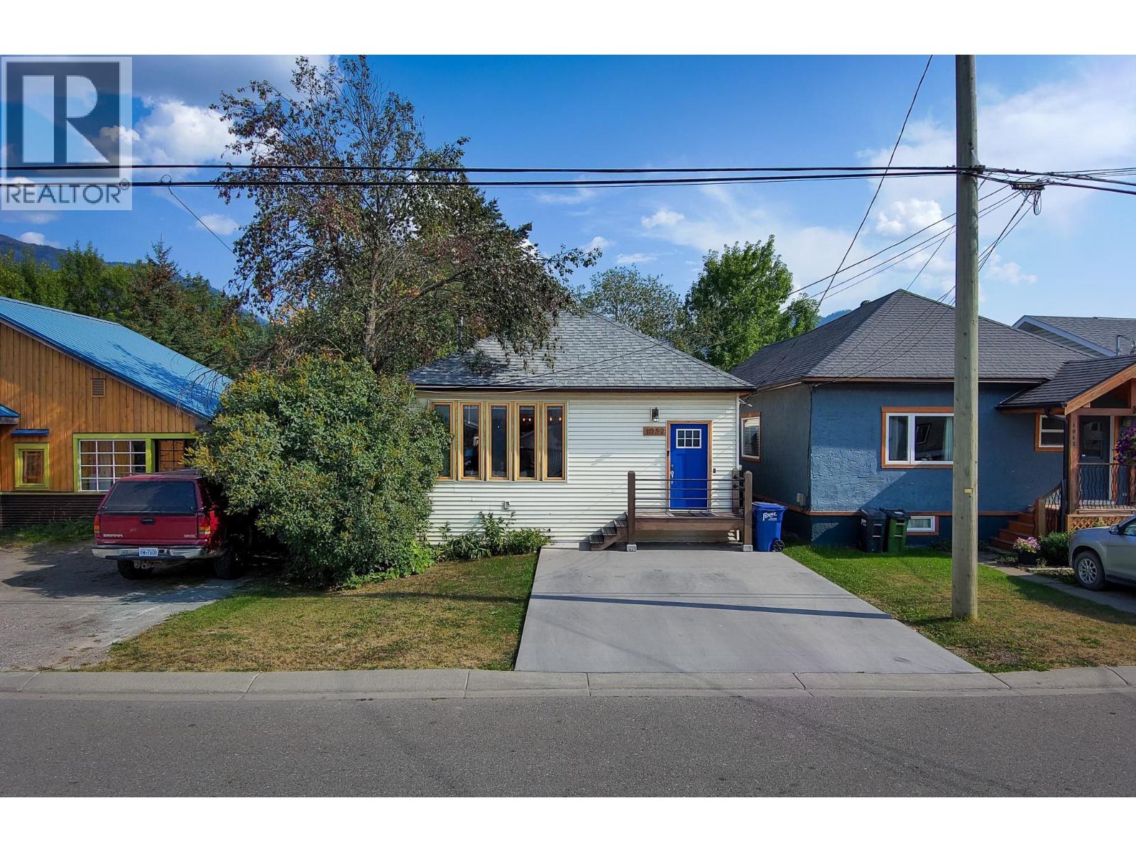 1052 5th Avenue, Fernie, British Columbia  V0B 1M0 - Photo 3 - 10361415