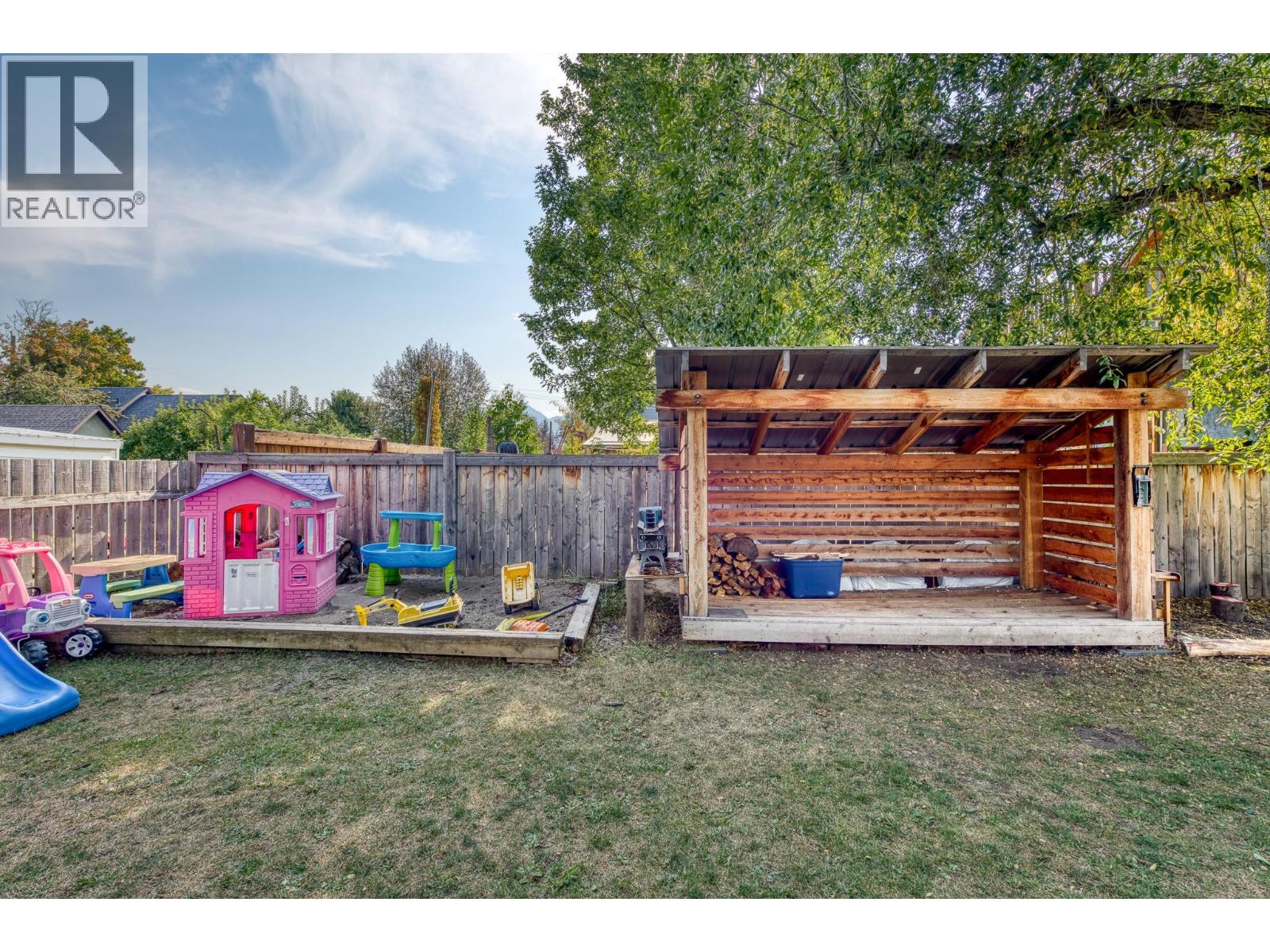 1052 5th Avenue, Fernie, British Columbia  V0B 1M0 - Photo 32 - 10361415