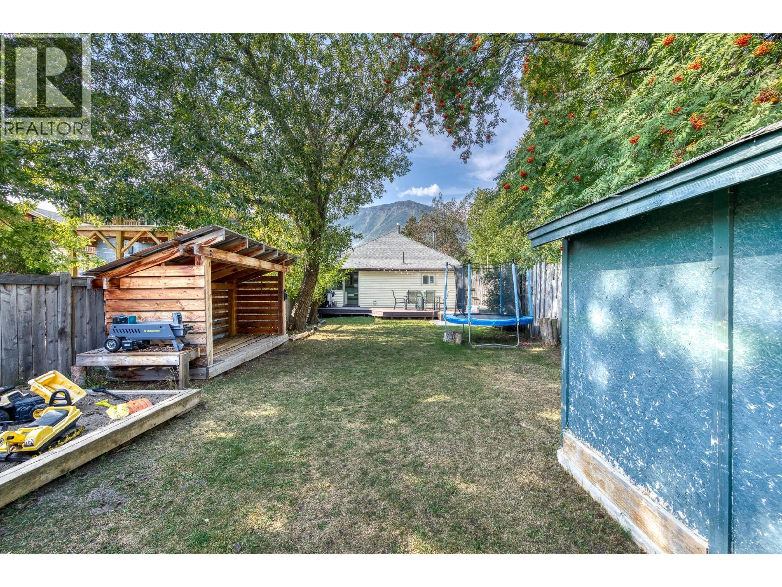 1052 5th Avenue, Fernie, British Columbia  V0B 1M0 - Photo 33 - 10361415