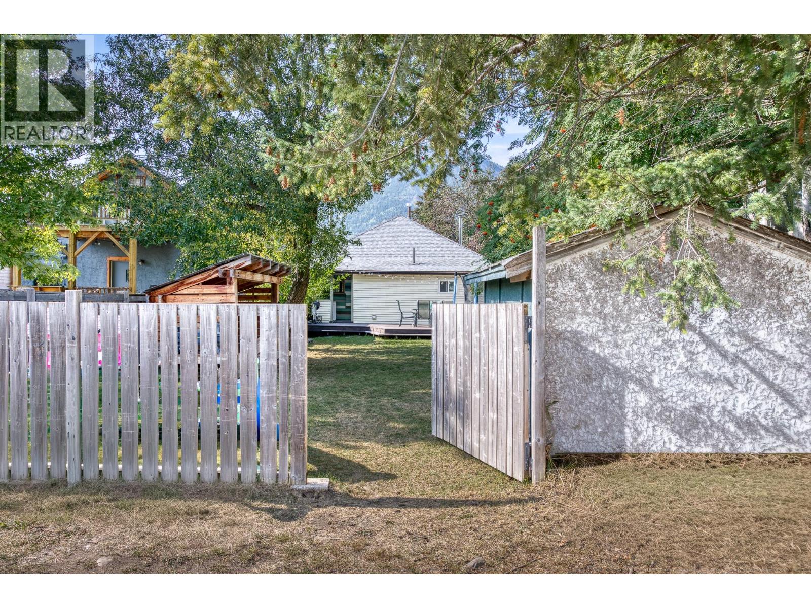 1052 5th Avenue, Fernie, British Columbia  V0B 1M0 - Photo 35 - 10361415