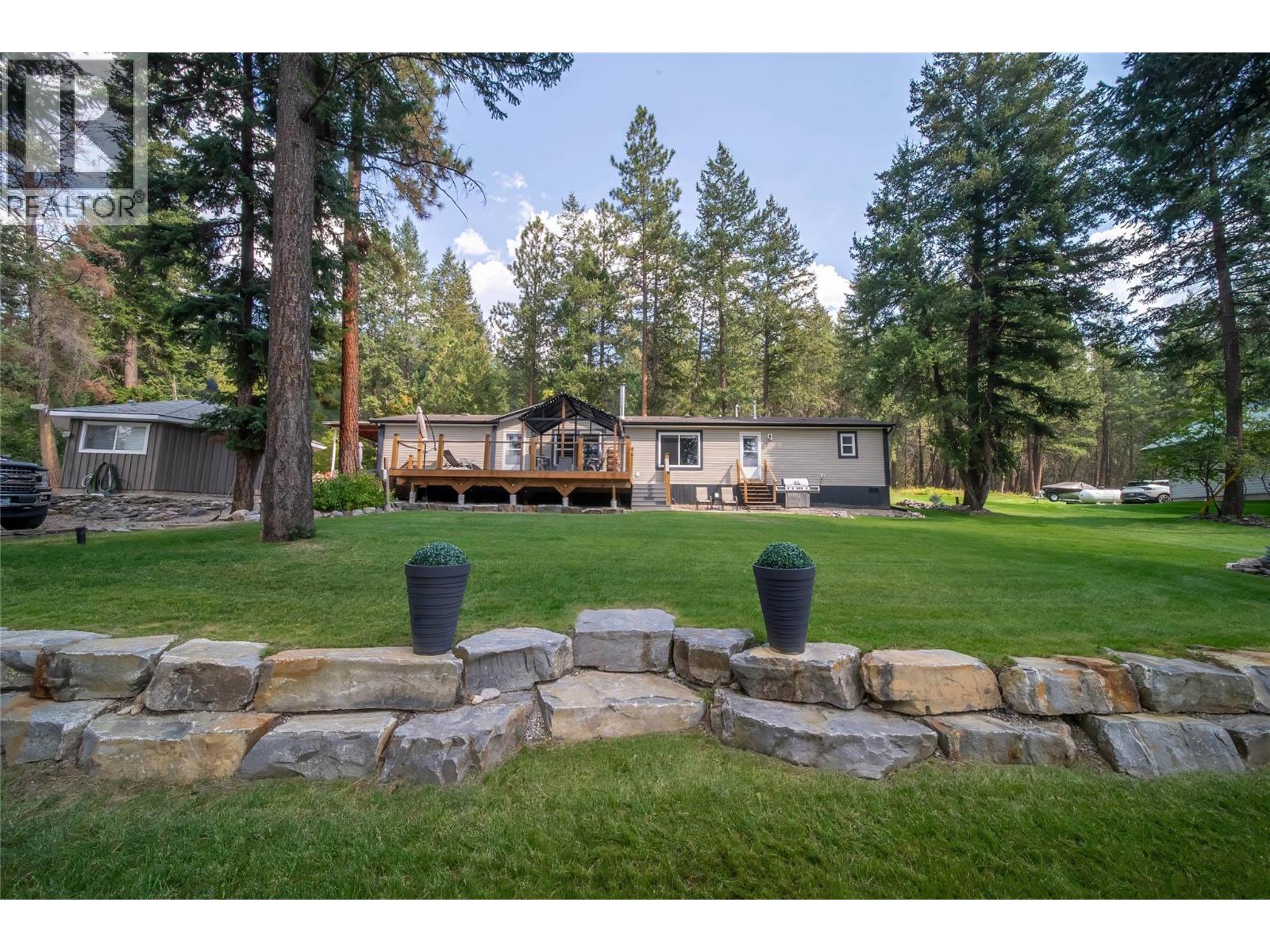 6524 Mcdonald Loop Road, Grasmere, British Columbia V0B 1R0 - Photo 1 - 10362471