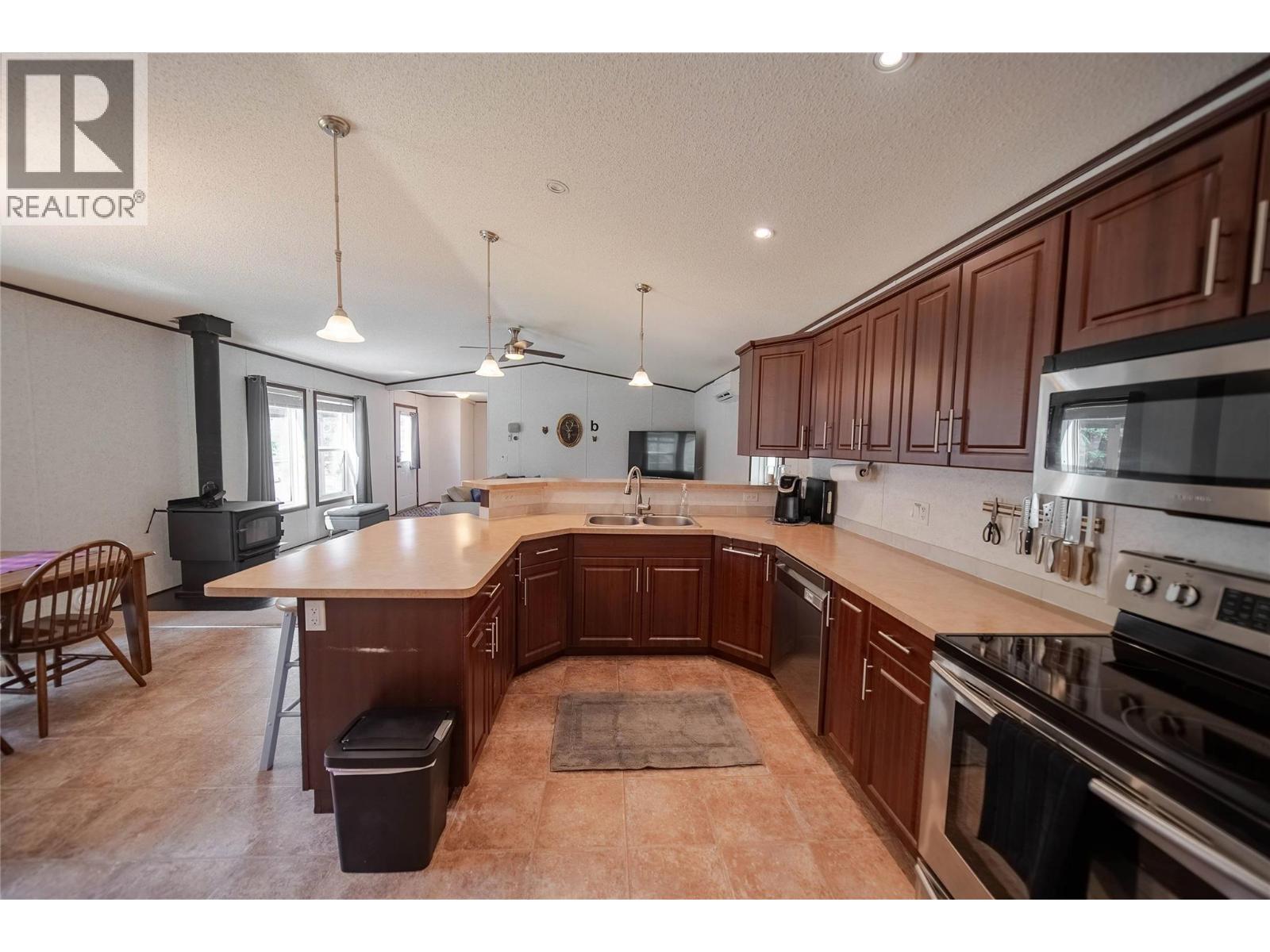 6524 Mcdonald Loop Road, Grasmere, British Columbia V0B 1R0 - Photo 10 - 10362471