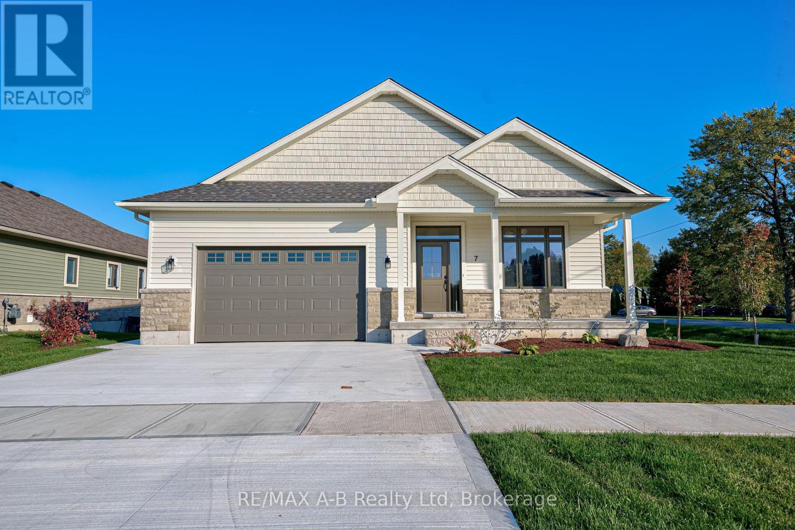 7 Nelson Street, West Perth, Ontario  N0K 1N0 - Photo 2 - X12014291