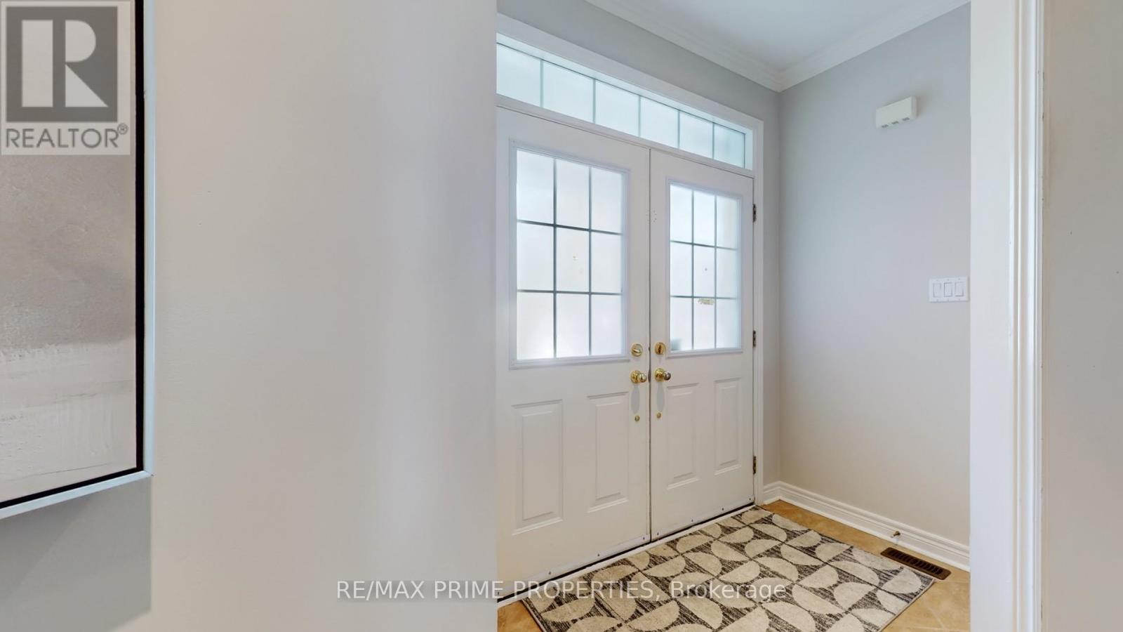 17 Raintree Crescent, Richmond Hill (Oak Ridges), Ontario  L4E 3T5 - Photo 3 - N12399619