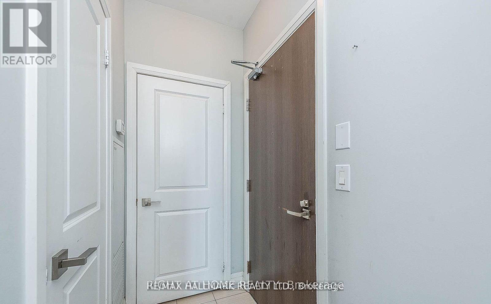 911 - 7171 Yonge Street, Markham, Ontario  L3T 0C5 - Photo 4 - N12399709